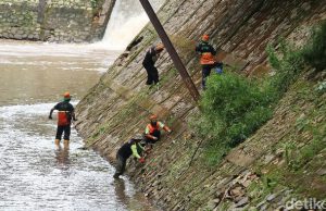 Pemprov DKI Siagakan 5.000 Satgas 24 Jam Tangani Sampah Saat Banjir Kiriman