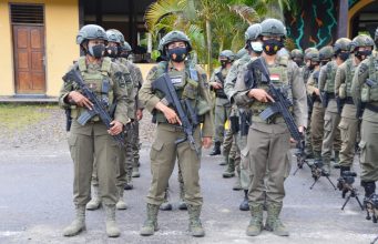 Jaga Keamanan Papua dan Kejar KKB, Brimob Kirim 6 Polwan Tangguh