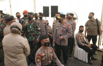 Panglima TNI dan Kapolri Tinjau Langsung Pelaksanaan Vaksinasi Prajurit TNI-POLRI di Polda KEPRI