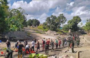 Sinergitas TNI-POLRI dan Masyarakat Terus Terjaga di TMMD Kepsul