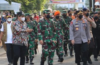 TNI-Polri Pertebal Posko PPKM Skala Mikro di Pekalongan
