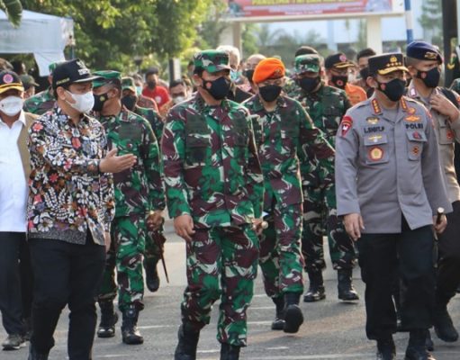 TNI-Polri Pertebal Posko PPKM Skala Mikro di Pekalongan