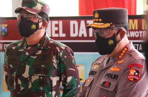 Kapolri Perintahkan Personel Polri Percepat Distribusi Bansos PPKM Darurat ke Warga