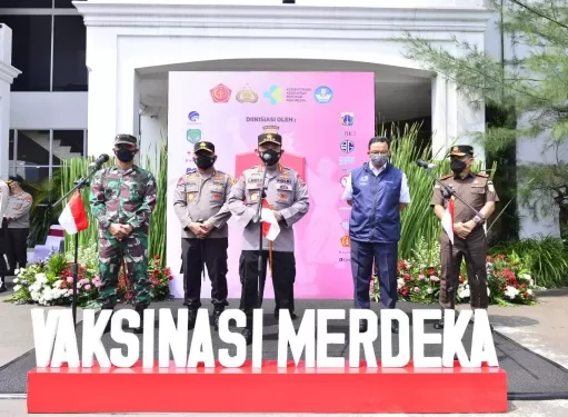 Kapolri Luncurkan Gerakan Vaksinasi Merdeka, Target 3 Juta Orang Divaksin
