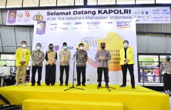 Tinjau Sentra Vaksin di UI, Kapolri : Hilangkan Perbedaan Bersatu Lawan Covid-19!