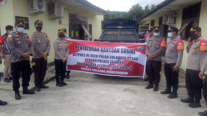 Polsek Tutuyan Salurkan Bansos Setpres RI ke Warga Terdampak Pandemi di Dodap Induk