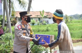 Polri salurkan 2.000 paket bansos untuk petani di Pandeglang