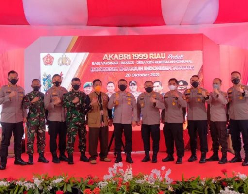 Alumni Akabri 99 Riau Peduli, Salurkan 1000 Bansos Dan Gelar 1000 Vaksinasi
