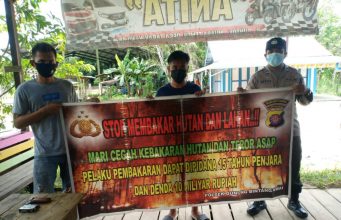 Kedepankan Sikap Humanis, Aiptu Budi Avrin Sosialisasikan Larangan Karhutla