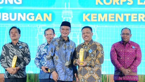 Kakorlantas Goes Beyond Traffic! Irjen Agus Suryonugroho Raih Sutami Awards 2025 dari Kementerian PU Kakorlantas Polri Irjen Agus Suryonugroho