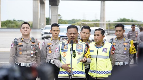 Pantau KM 29, Kakorlantas Polri Tindak 35 Kendaraan Sumbu Tiga Lewat Teknologi Drone
